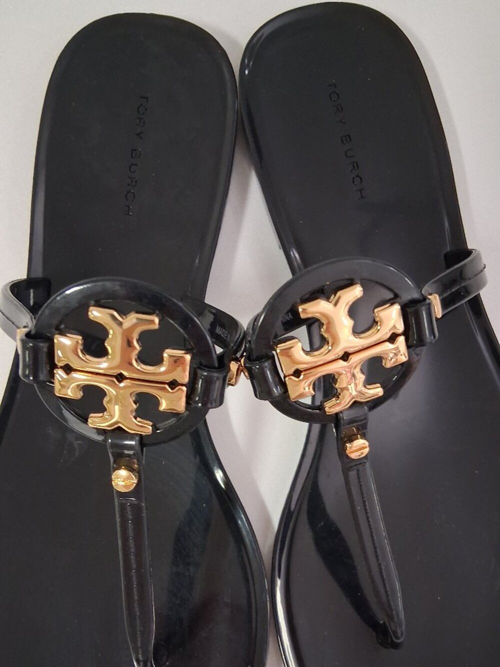 Tory Burch Mini Miller Flat Thong Sandals Color: Perfect Black / Gold Size 7 - Picture 2 of 4